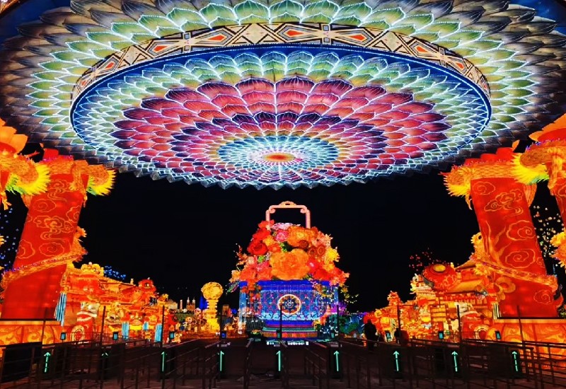 彩燈再次閃耀法國